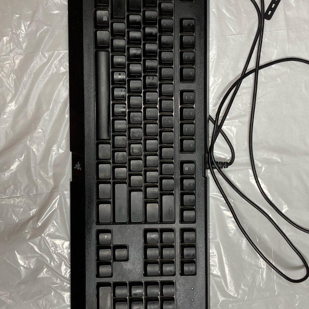 RAZER GAMING KEYBOARD - Picture 2 of 3